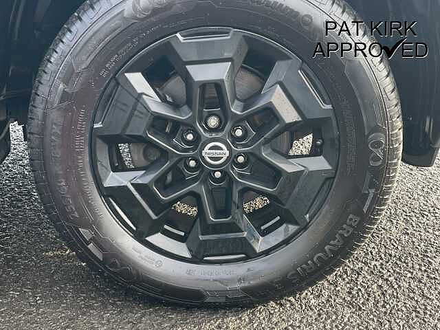 Nissan Navara Double Cab Pick Up N-Guard 2.3dCi 190 TT 4WD Auto