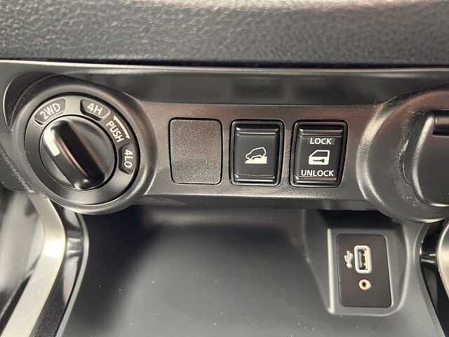 Nissan Navara 2.3dCi TT (EU6dt) Tekna Doub Cab 4WD Pickup