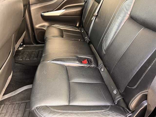 Nissan 2.3DCI TT (EU6DT) TEKNA DOUB CAB 4WD PICKUP 2.3DCI TT (EU6DT) TEKNA DOUB CAB 4WD PICKUP