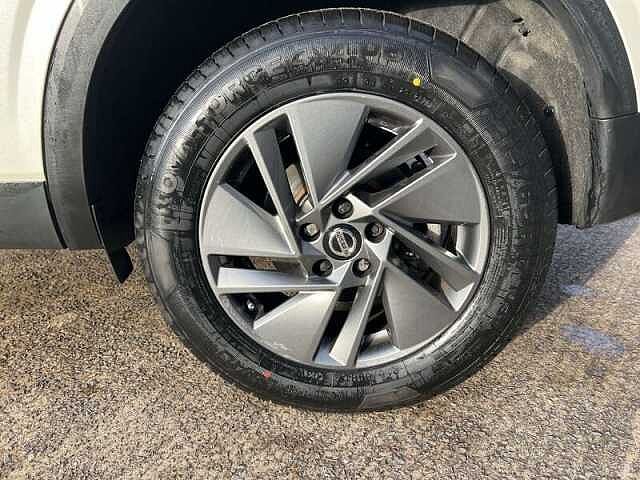 Nissan QASHQAI 1.3 DIG-T MHEV Acenta Premium SUV 5dr Petrol Hybrid Manual Euro 6 (s/s) (140 ps)