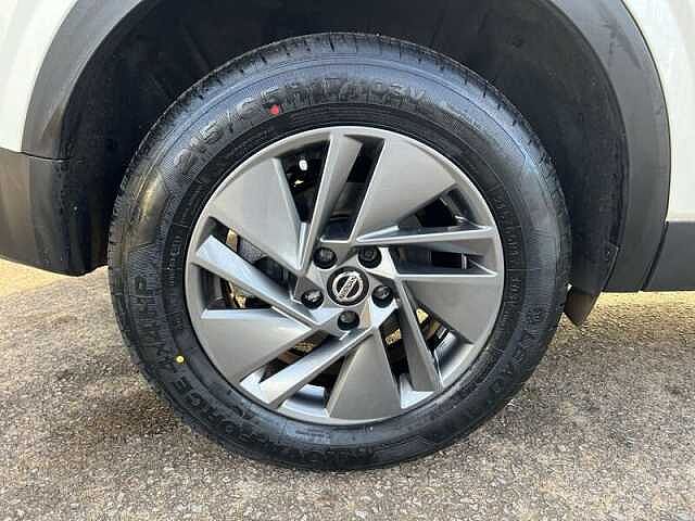 Nissan QASHQAI 1.3 DIG-T MHEV Acenta Premium SUV 5dr Petrol Hybrid Manual Euro 6 (s/s) (140 ps)