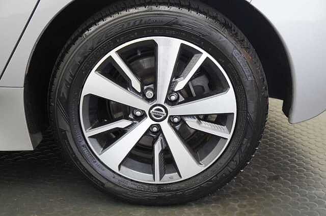 Nissan LEAF 40KW Acenta Auto with Rear View Camera and Apple + Android Integration