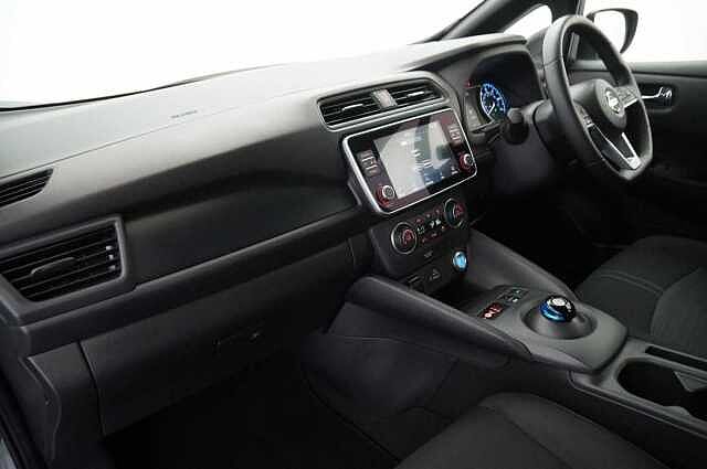 Nissan LEAF 40KW Acenta Auto with Rear View Camera and Apple + Android Integration