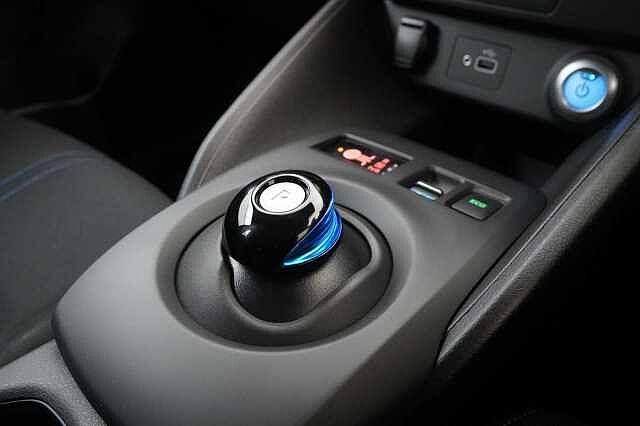 Nissan LEAF 40KW Acenta Auto with Rear View Camera and Apple + Android Integration