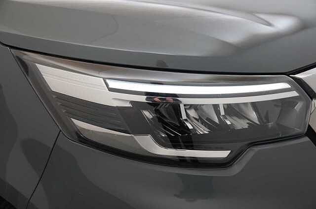 Nissan Primastar 2.0 dCi 150 Tekna Combi L1 SWB 3.0T with 9 Seats