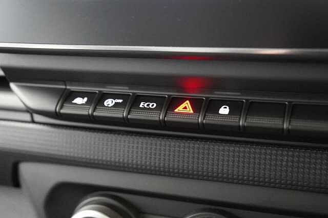 Nissan Primastar 2.0 dCi 150 Tekna Combi L1 SWB 3.0T with 9 Seats