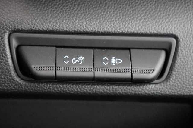 Nissan Primastar 2.0 dCi 150 Tekna Combi L1 SWB 3.0T with 9 Seats