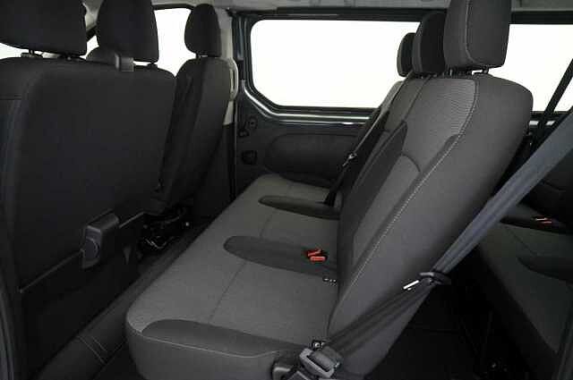 Nissan Primastar 2.0 dCi 150 Tekna Combi L1 SWB 3.0T with 9 Seats