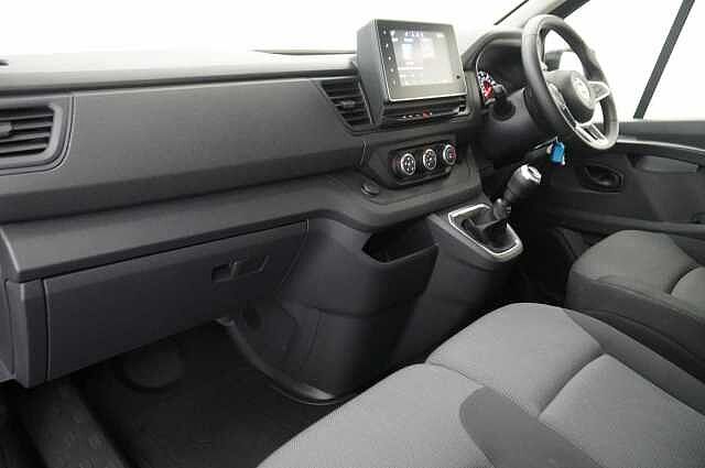 Nissan Primastar 2.0 dCi 150 Tekna Combi L1 SWB 3.0T with 9 Seats