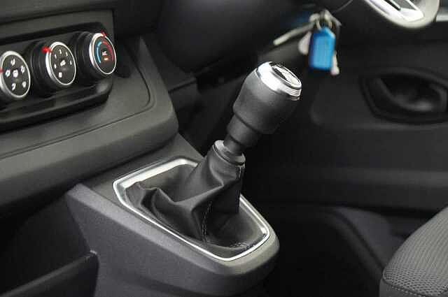 Nissan Primastar 2.0 dCi 150 Tekna Combi L1 SWB 3.0T with 9 Seats