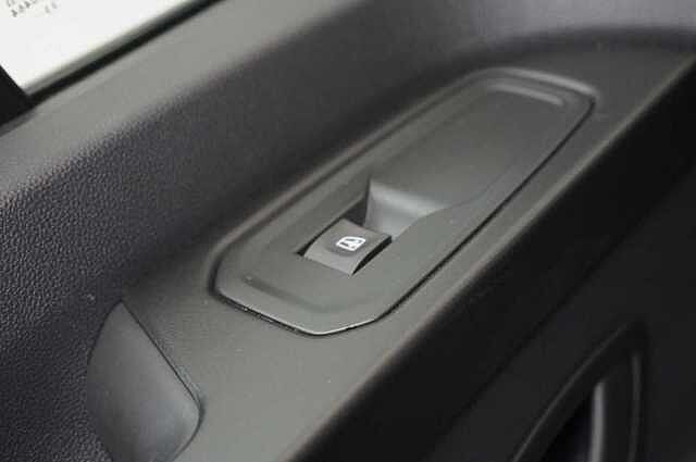 Nissan Primastar 2.0 dCi 150 Tekna Combi L1 SWB 3.0T with 9 Seats