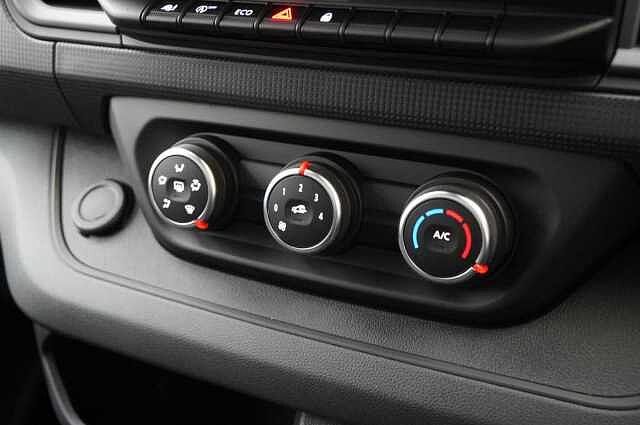 Nissan Primastar 2.0 dCi 130 Acenta L2 H1 LWB 3.0T Panel Van with Air Con