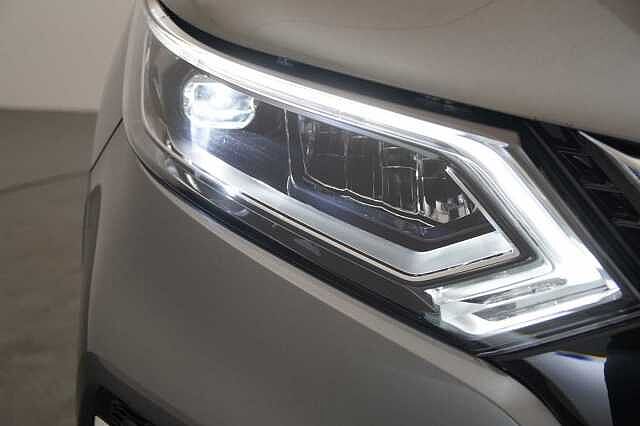 Nissan Qashqai 1.5 dCi 115 N-Motion Limited Edition with Glass Roof and LED Headlights