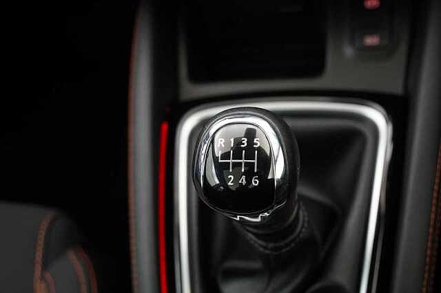 Nissan Qashqai 1.5 dCi 115 N-Motion Limited Edition with Glass Roof and LED Headlights