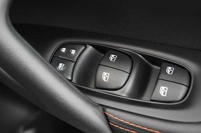 Nissan Qashqai 1.5 dCi 115 N-Motion Limited Edition with Glass Roof and LED Headlights