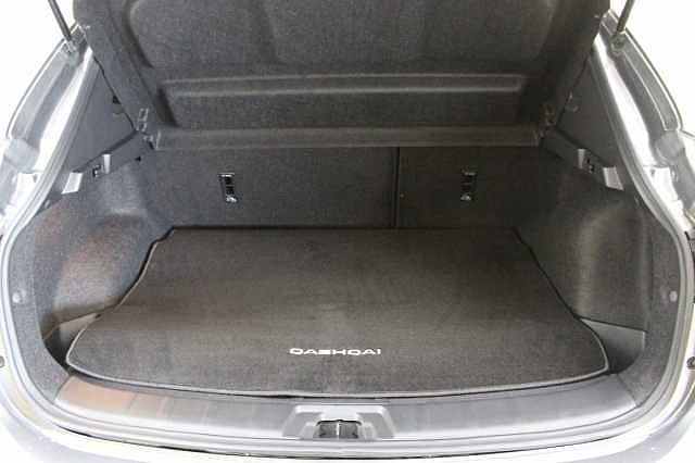 Nissan Qashqai 1.5 dCi 115 N-Motion Limited Edition with Glass Roof and LED Headlights