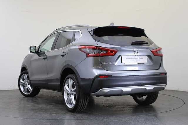Nissan Qashqai 1.5 dCi 115 N-Motion Limited Edition with Glass Roof and LED Headlights