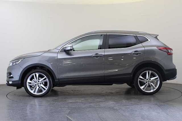 Nissan Qashqai 1.5 dCi 115 N-Motion Limited Edition with Glass Roof and LED Headlights