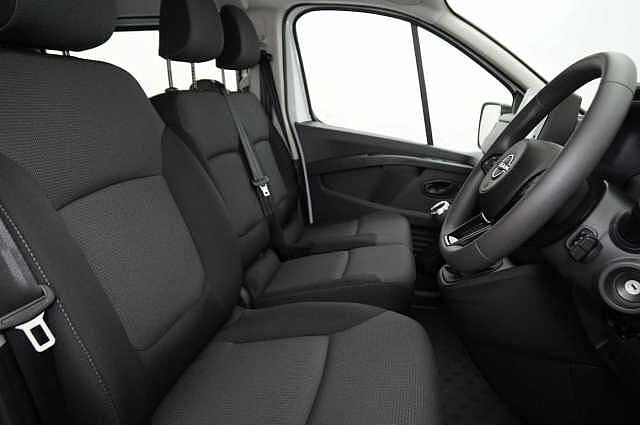 Nissan Primastar 2.0 dCi 150 Acenta L2 H1 3.0T Crew Van with 6 Seats and Air Con