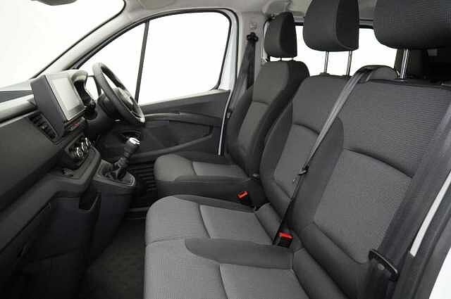 Nissan Primastar 2.0 dCi 150 Acenta L2 H1 3.0T Crew Van with 6 Seats and Air Con