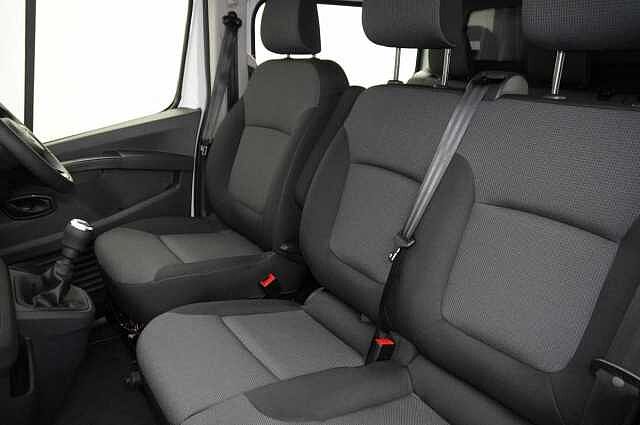 Nissan Primastar 2.0 dCi 150 Acenta L2 H1 3.0T Crew Van with 6 Seats and Air Con