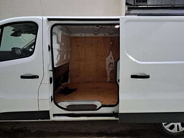 Nissan Primastar 2.0 dCi 130 Tekna L2 H1 LWB 3.0T Panel Van with Air Con and Sat Nav