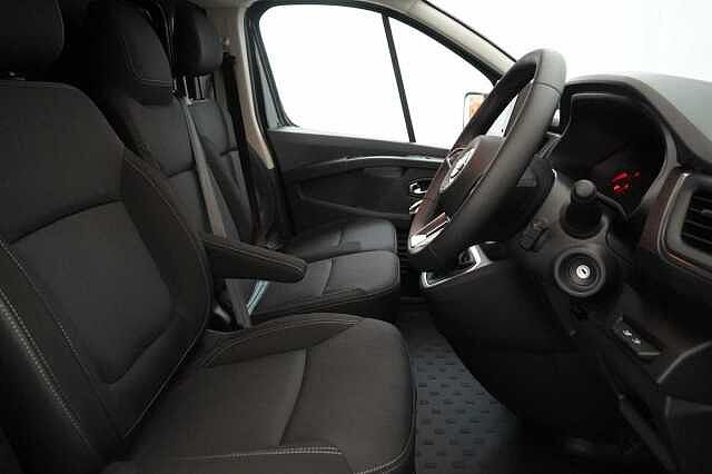 Nissan Primastar 2.0 dCi 130 Tekna L2 H1 LWB 3.0T Panel Van with Air Con and Sat Nav