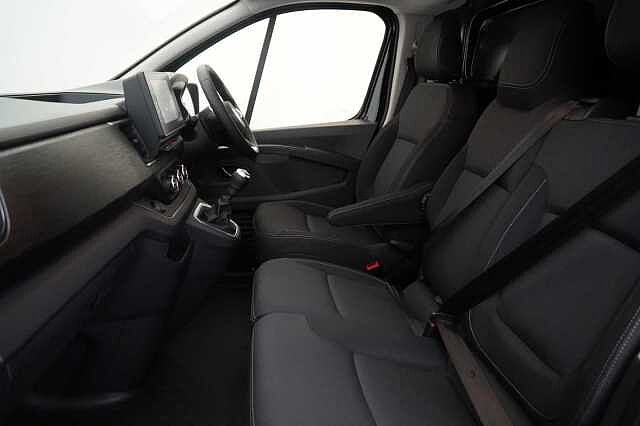 Nissan Primastar 2.0 dCi 130 Tekna L2 H1 LWB 3.0T Panel Van with Air Con and Sat Nav
