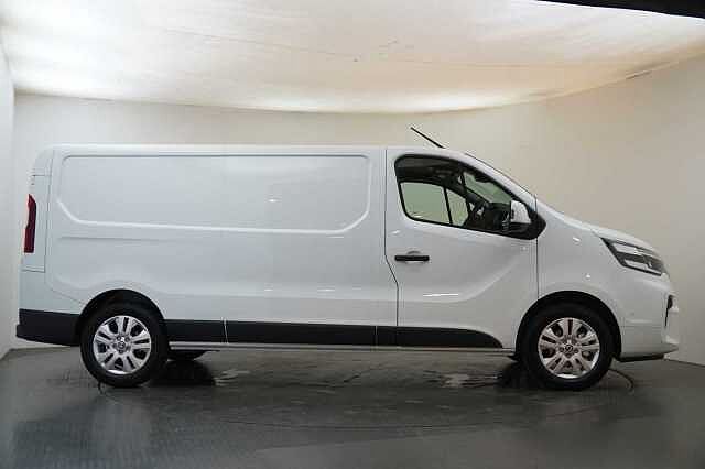 Nissan Primastar 2.0 dCi 130 Tekna L2 H1 LWB 3.0T Panel Van with Air Con and Sat Nav