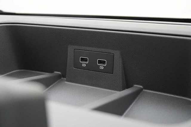 Nissan Primastar 2.0 dCi 130 Tekna L2 H1 LWB 3.0T Panel Van with Air Con and Sat Nav