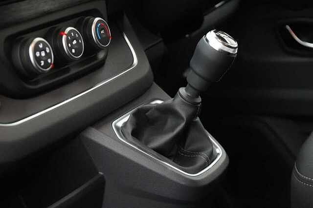 Nissan Primastar 2.0 dCi 130 Tekna L2 H1 LWB 3.0T Panel Van with Air Con and Sat Nav