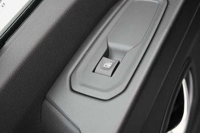 Nissan Primastar 2.0 dCi 130 Tekna L2 H1 LWB 3.0T Panel Van with Air Con and Sat Nav