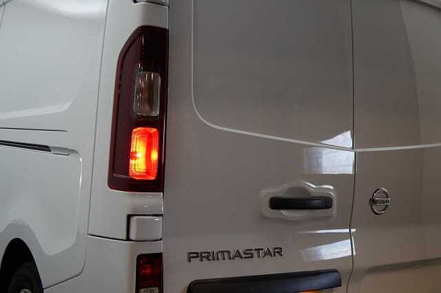 Nissan Primastar 2.0 dCi 130 Tekna L2 H1 LWB 3.0T Panel Van with Air Con and Sat Nav