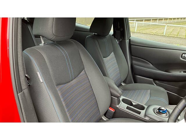 Nissan LEAF 110kW Acenta 39kWh 5dr Auto [Tech Pack] Electric Hatchback