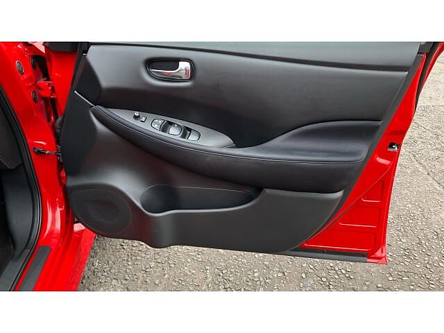 Nissan LEAF 110kW Acenta 39kWh 5dr Auto [Tech Pack] Electric Hatchback