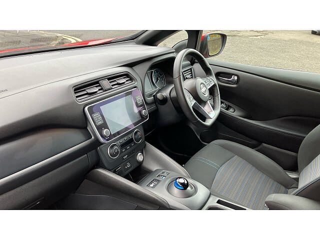 Nissan LEAF 110kW Acenta 39kWh 5dr Auto [Tech Pack] Electric Hatchback