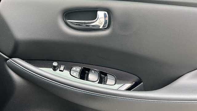 Nissan LEAF 110kW N-Connecta 39kWh 5dr Auto