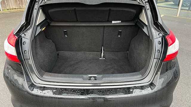 Nissan Pulsar PULSAR 1.2 DiG-T N-Connecta 5dr Xtronic