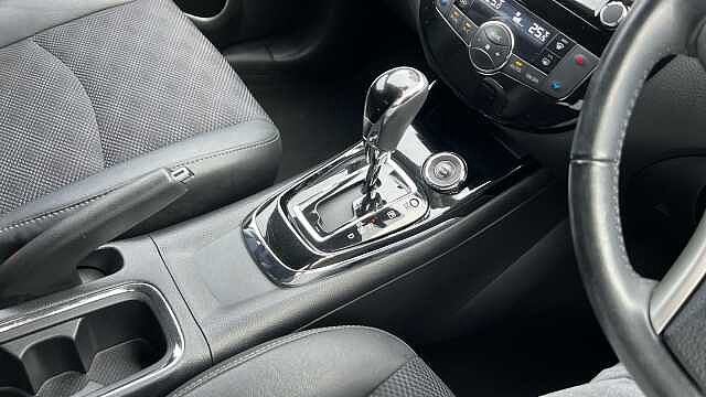 Nissan Pulsar PULSAR 1.2 DiG-T N-Connecta 5dr Xtronic