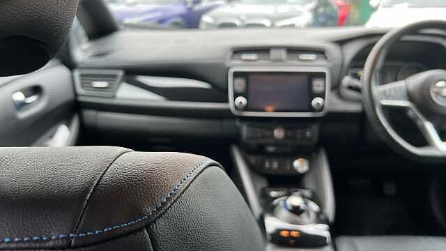 Nissan LEAF LEAF 110kW N-Connecta 40kWh 5dr Auto