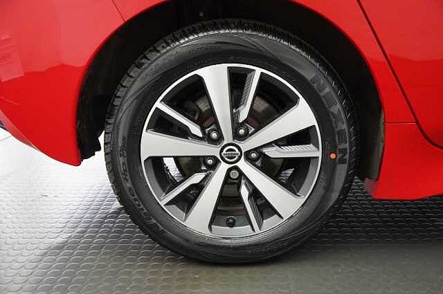 Nissan LEAF 40KW Acenta Auto with Intelligent Cruise Control and Rear View Camera