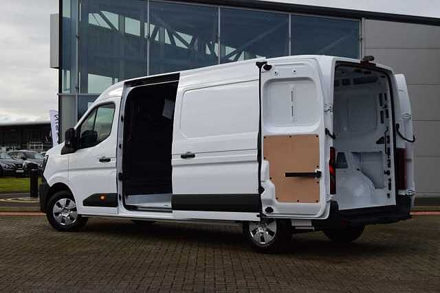 Nissan Interstar 2.0 dCi 130 Tekna L3 H2 3.5T Panel Van