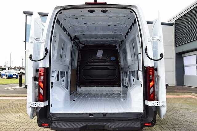 Nissan Interstar 2.0 dCi 130 Tekna L3 H2 3.5T Panel Van