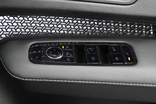 Nissan ARIYA 63KW Advance Auto with Sky Roof Pack Upgrade + Sat Nav and 360 Cameras