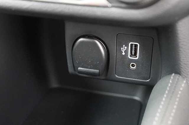 Nissan Micra 1.0 IG-T 92 Acenta with Air Con and Apple / Android Integration