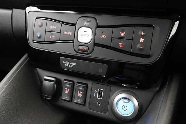 Nissan LEAF 40KW N-Connecta Auto with Sat Nav and 360 View Cameras