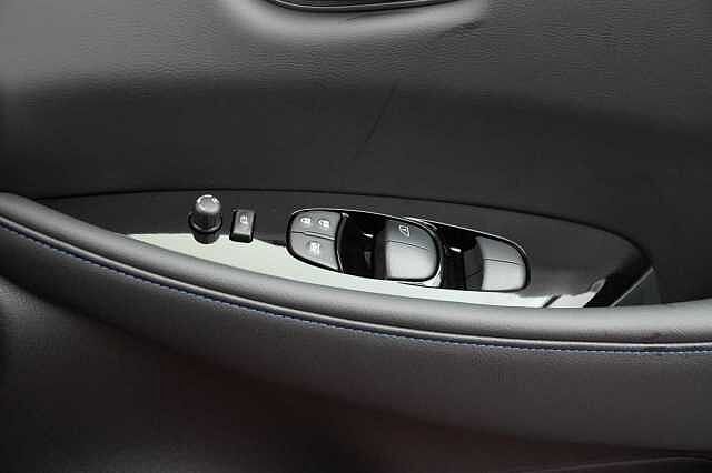 Nissan LEAF 40KW N-Connecta Auto with Sat Nav and 360 View Cameras