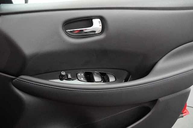 Nissan LEAF 40KW N-Connecta Auto with Sat Nav and 360 View Cameras