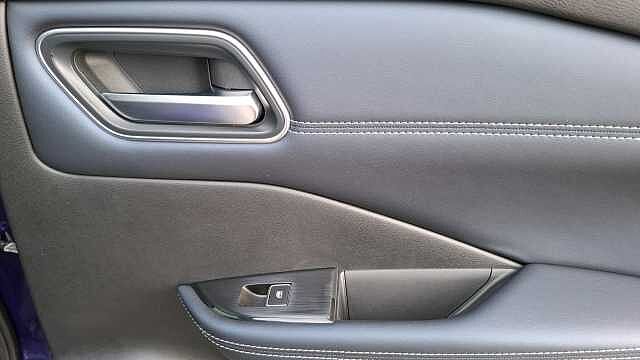 Nissan Qashqai Hatchback 1.3 DiG-T MH Tekna 5