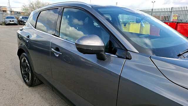 Nissan Qashqai 1.3 Dig-t MH N-connecta [glass